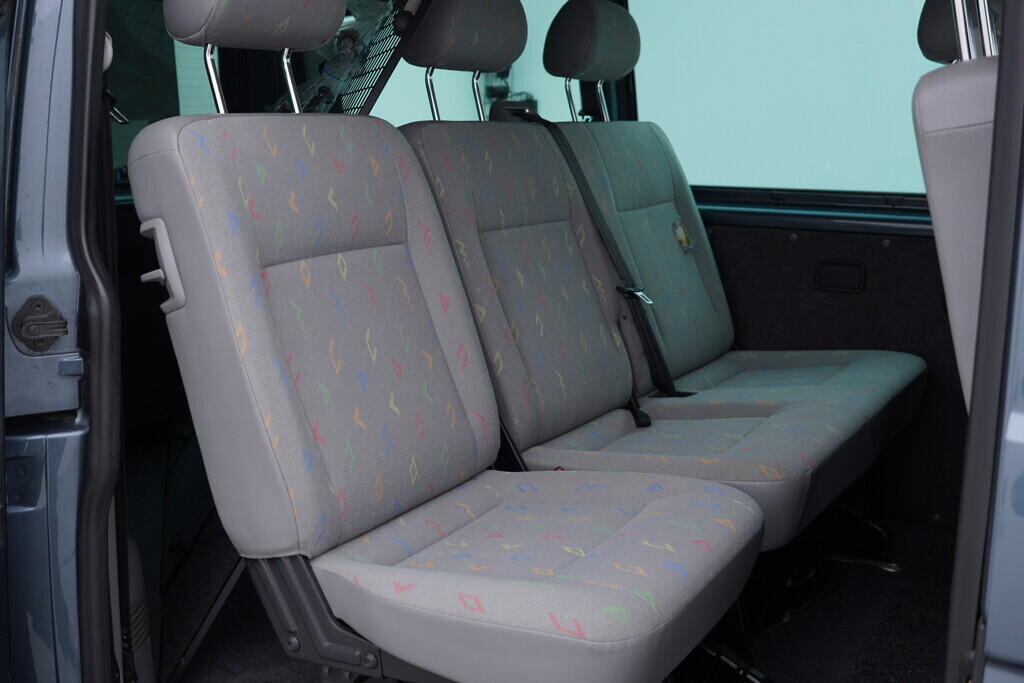 OV190V09772_30.webp_TRANSPORTER KOMBI  2.5 TDI 96 kW manuál