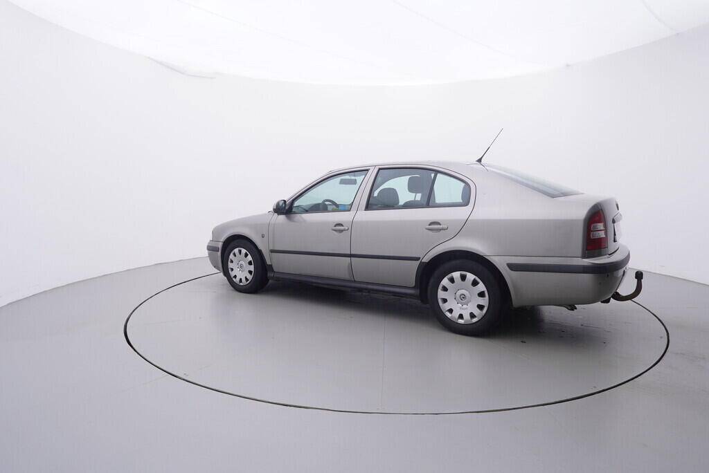 OV190V09773_12.webp_OCTAVIA Tour 1.6 16V 75 kW manuál