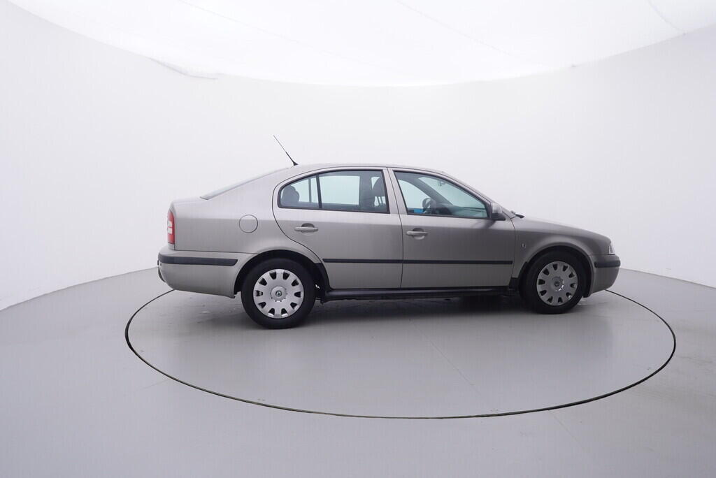 OV190V09773_15.webp_OCTAVIA Tour 1.6 16V 75 kW manuál