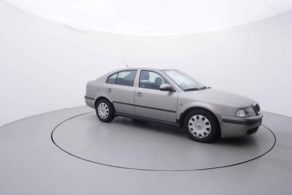 OV190V09773_16.webp_OCTAVIA Tour 1.6 16V 75 kW manuál