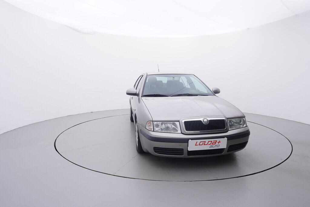 OV190V09773_17.webp_OCTAVIA Tour 1.6 16V 75 kW manuál