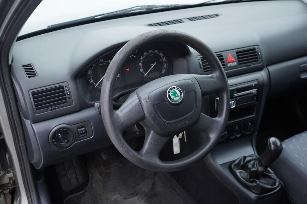 OV190V09773_22.webp_OCTAVIA Tour 1.6 16V 75 kW manuál