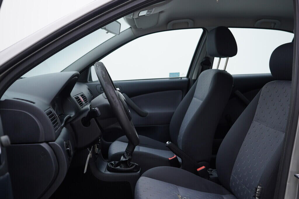 OV190V09773_23.webp_OCTAVIA Tour 1.6 16V 75 kW manuál