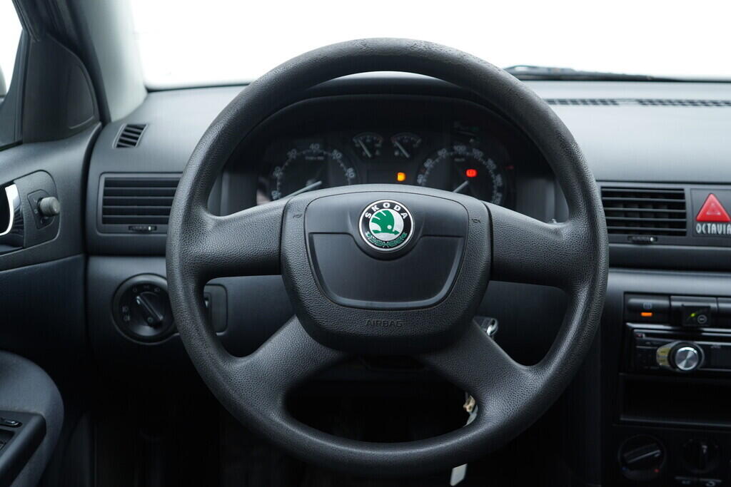 OV190V09773_27.webp_OCTAVIA Tour 1.6 16V 75 kW manuál