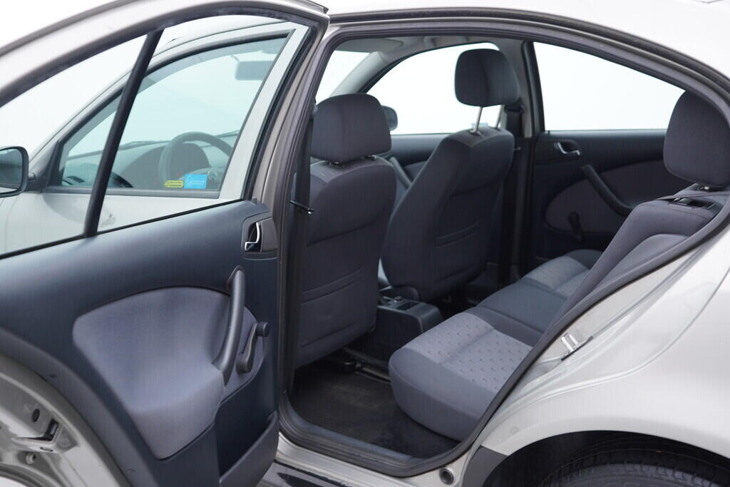 OV190V09773_31.webp_OCTAVIA Tour 1.6 16V 75 kW manuál