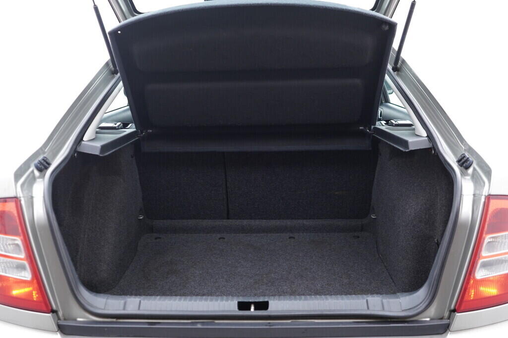 OV190V09773_33.webp_OCTAVIA Tour 1.6 16V 75 kW manuál