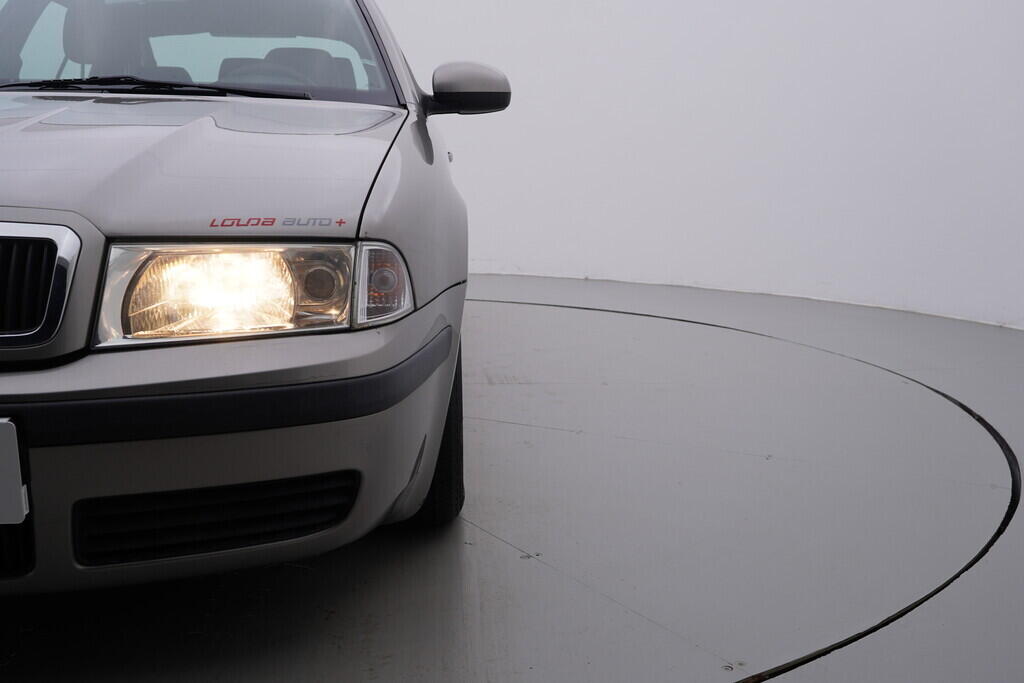 OV190V09773_36.webp_OCTAVIA Tour 1.6 16V 75 kW manuál