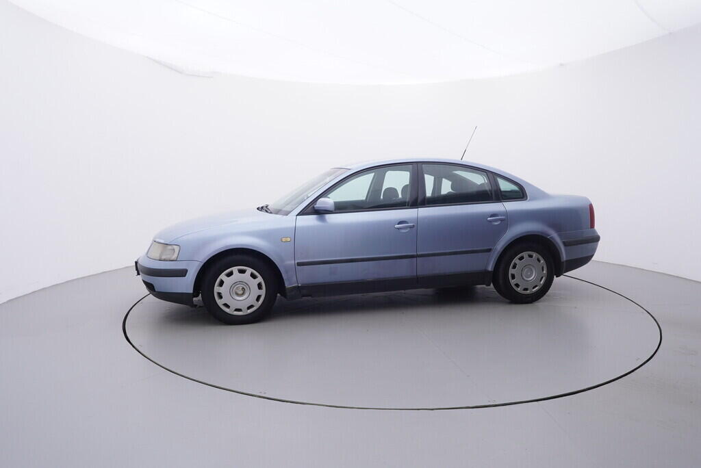 OV190V09774_11.webp_PASSAT  1.9 TDI 81 kW manuál