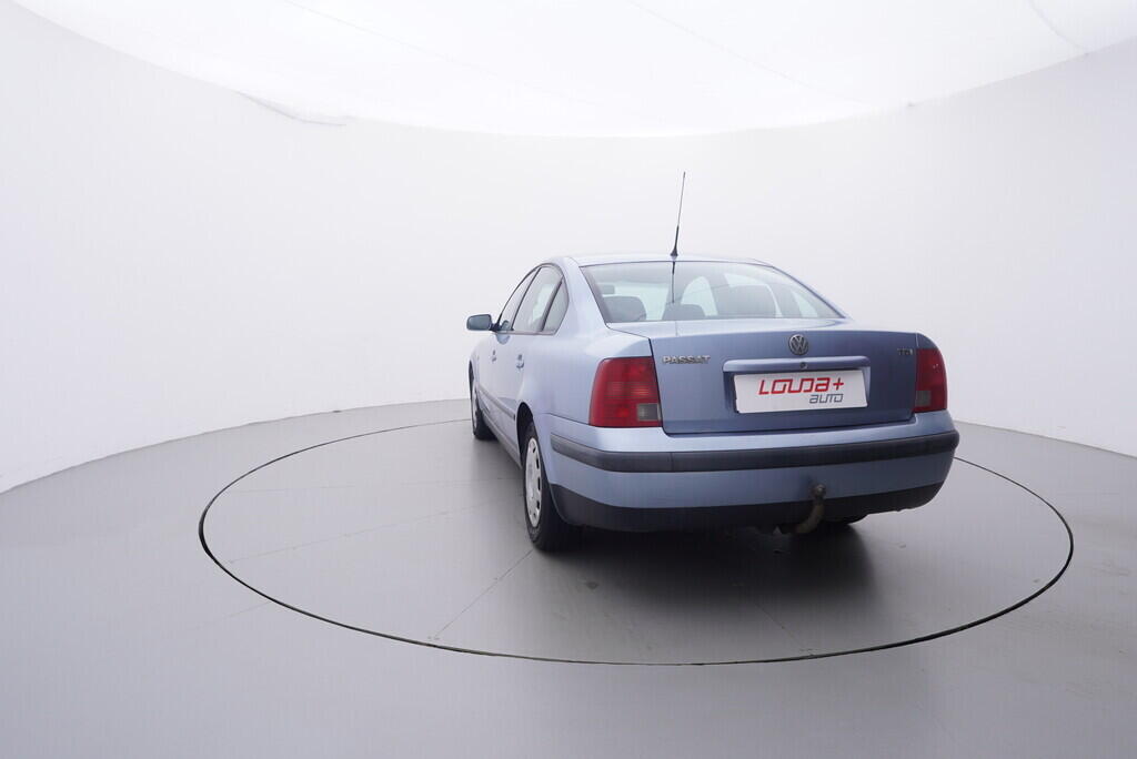 OV190V09774_13.webp_PASSAT  1.9 TDI 81 kW manuál