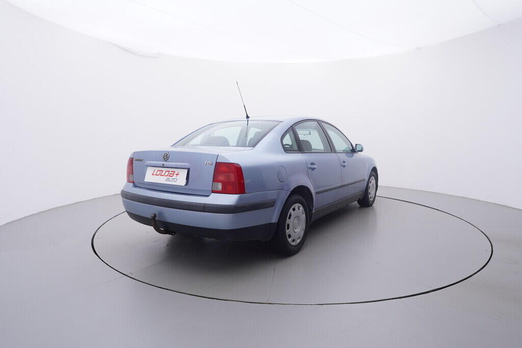 OV190V09774_14.webp_PASSAT  1.9 TDI 81 kW manuál