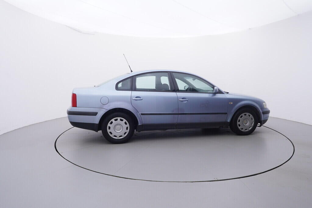 OV190V09774_15.webp_PASSAT  1.9 TDI 81 kW manuál