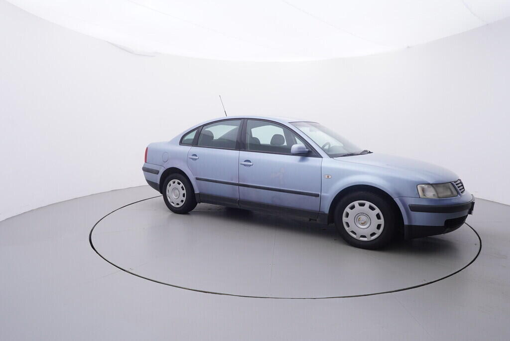 OV190V09774_16.webp_PASSAT  1.9 TDI 81 kW manuál