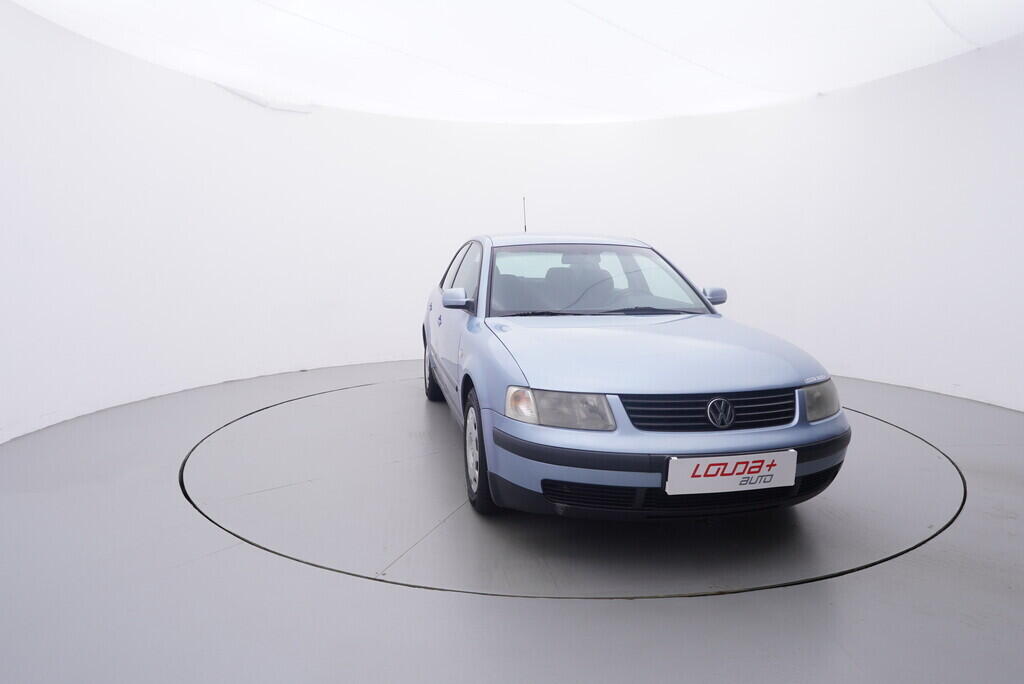 OV190V09774_17.webp_PASSAT  1.9 TDI 81 kW manuál