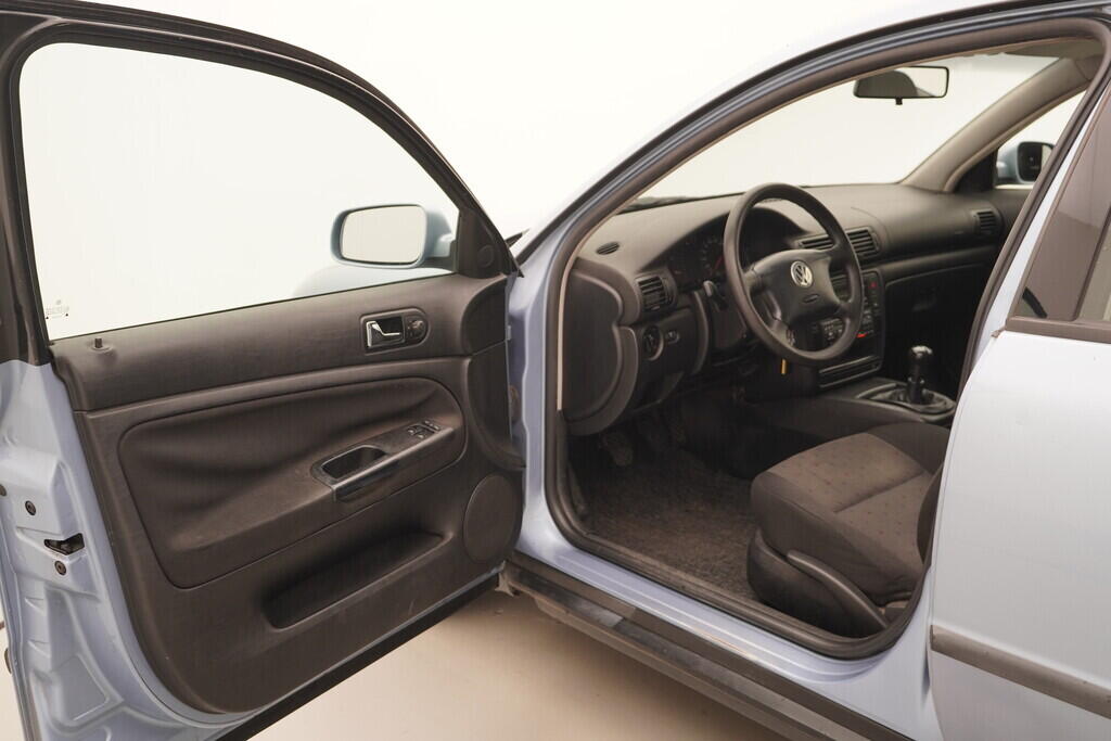 OV190V09774_18.webp_PASSAT  1.9 TDI 81 kW manuál