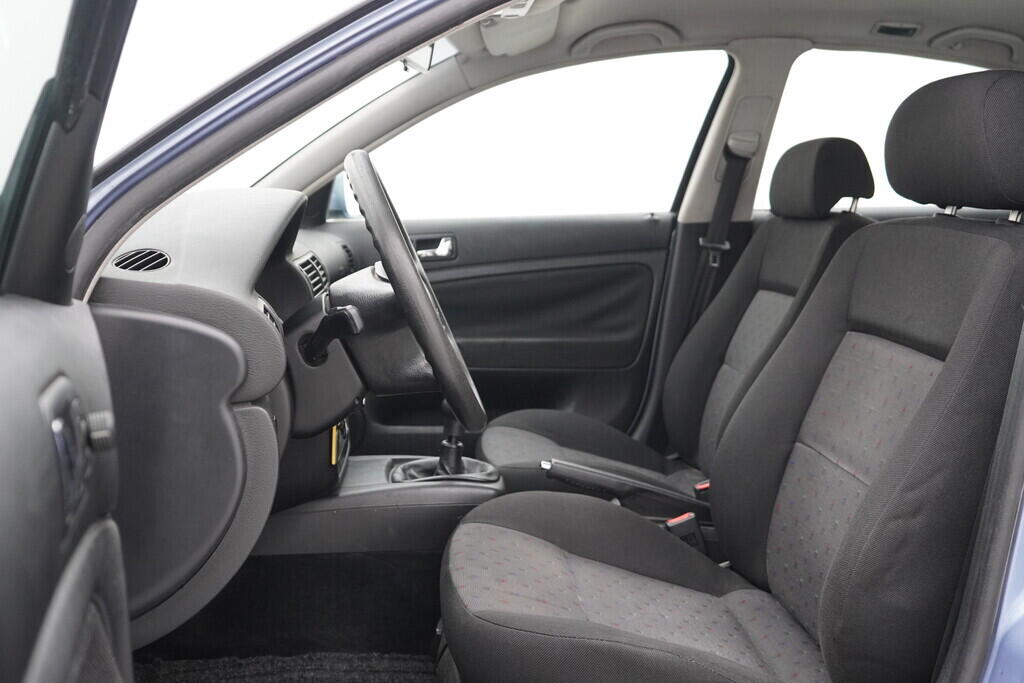 OV190V09774_23.webp_PASSAT  1.9 TDI 81 kW manuál