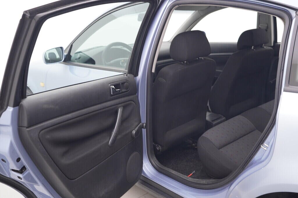 OV190V09774_35.webp_PASSAT  1.9 TDI 81 kW manuál