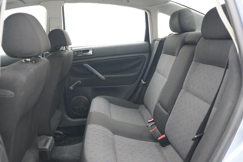 OV190V09774_36.webp_PASSAT  1.9 TDI 81 kW manuál