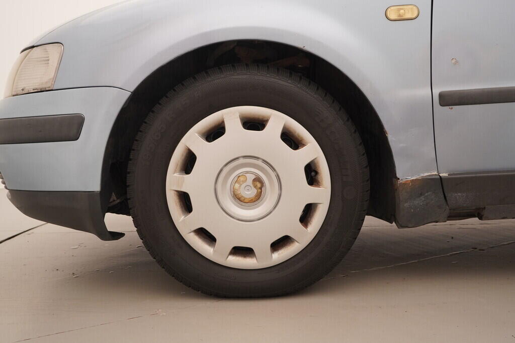 OV190V09774_42.webp_PASSAT  1.9 TDI 81 kW manuál