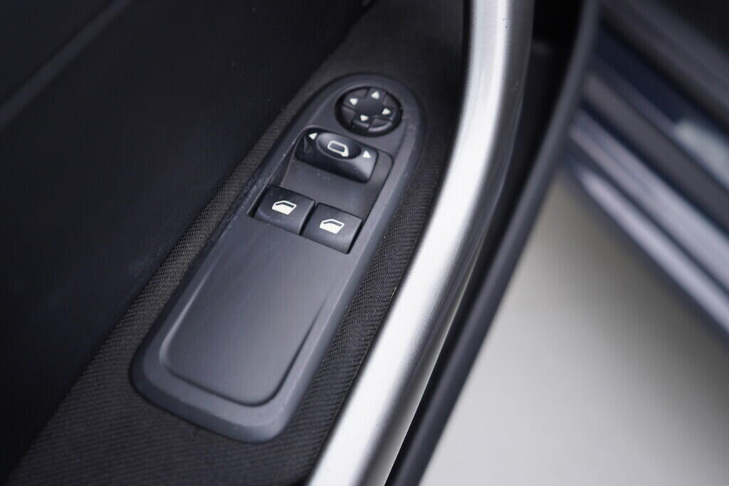 OV190V09782_20.webp_308  1.4 i 72 kW manuál