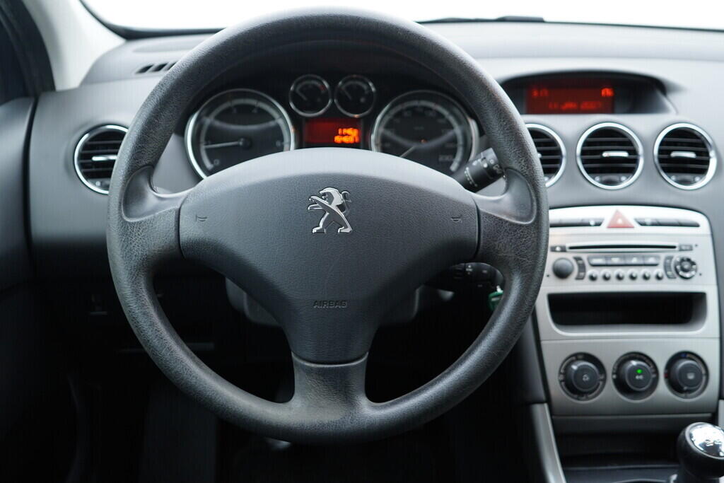 OV190V09782_27.webp_308  1.4 i 72 kW manuál