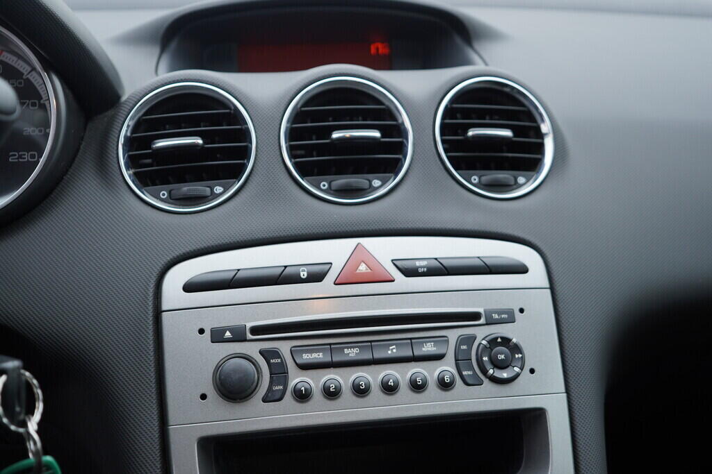 OV190V09782_29.webp_308  1.4 i 72 kW manuál