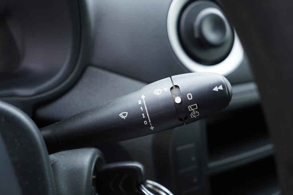 OV190V09786_23.webp_C3  1.1 HFX 44 kW manuál