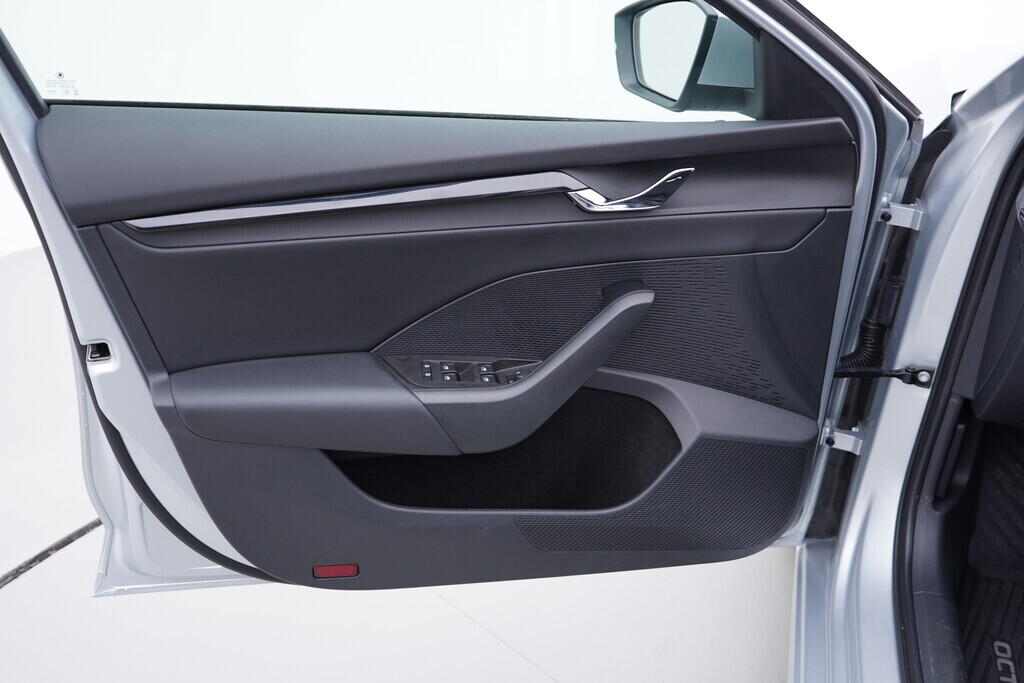 OV190V09792_19.webp_OCTAVIA Ambition 1.0 TSI 81 kW manuál, DPH