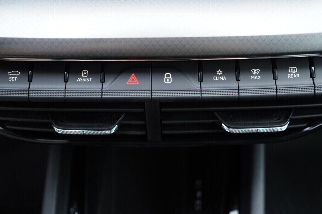 OV190V09792_34.webp_OCTAVIA Ambition 1.0 TSI 81 kW manuál, DPH