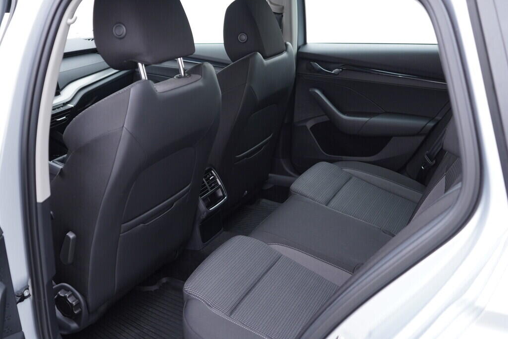 OV190V09792_36.webp_OCTAVIA Ambition 1.0 TSI 81 kW manuál, DPH