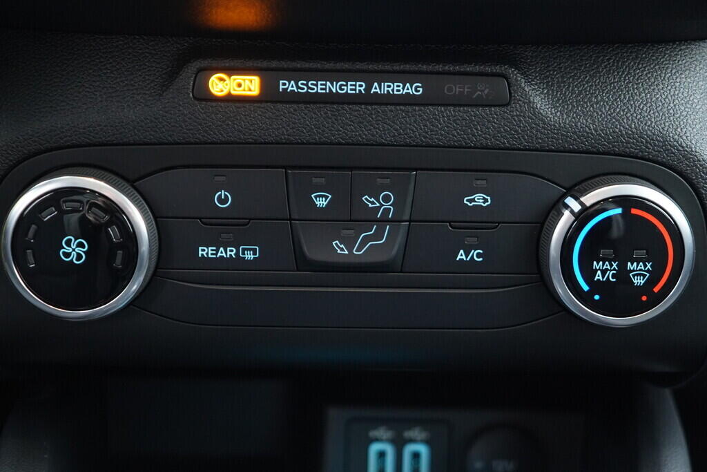 OV190V09795_30.webp_FOCUS Edition 1.5 ZTDA 88 kW manuál, DPH