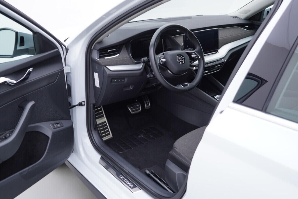 OV190V09796_18.webp_OCTAVIA Scout 2.0 TSI 140 kW automat, DPH