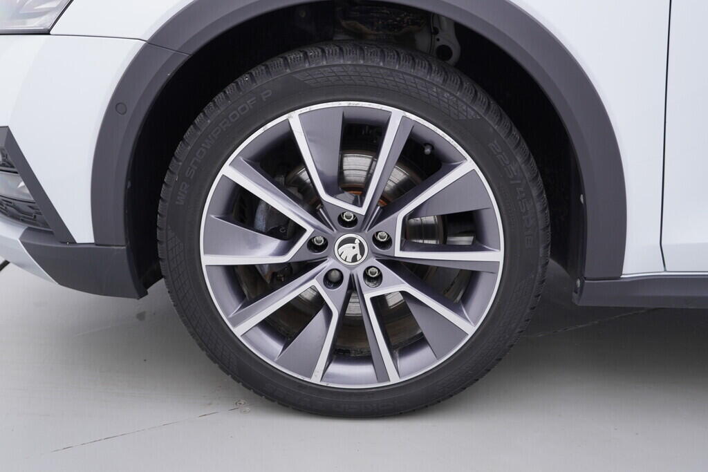 OV190V09796_44.webp_OCTAVIA Scout 2.0 TSI 140 kW automat, DPH