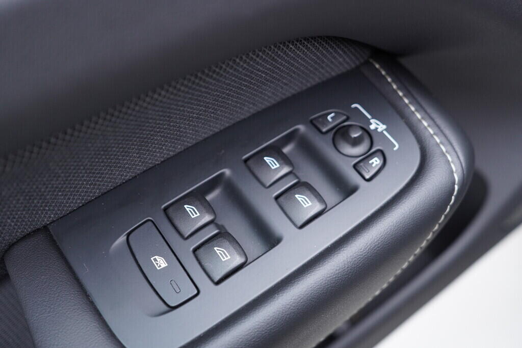 OV190V09797_20.webp_XC60 R-Design 2.0 B420T2 184 kW automat, DPH