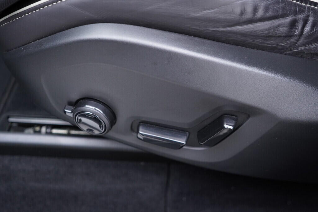 OV190V09797_22.webp_XC60 R-Design 2.0 B420T2 184 kW automat, DPH