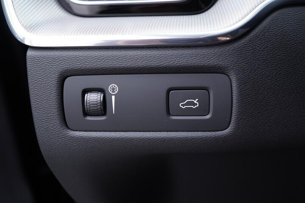 OV190V09797_29.webp_XC60 R-Design 2.0 B420T2 184 kW automat, DPH