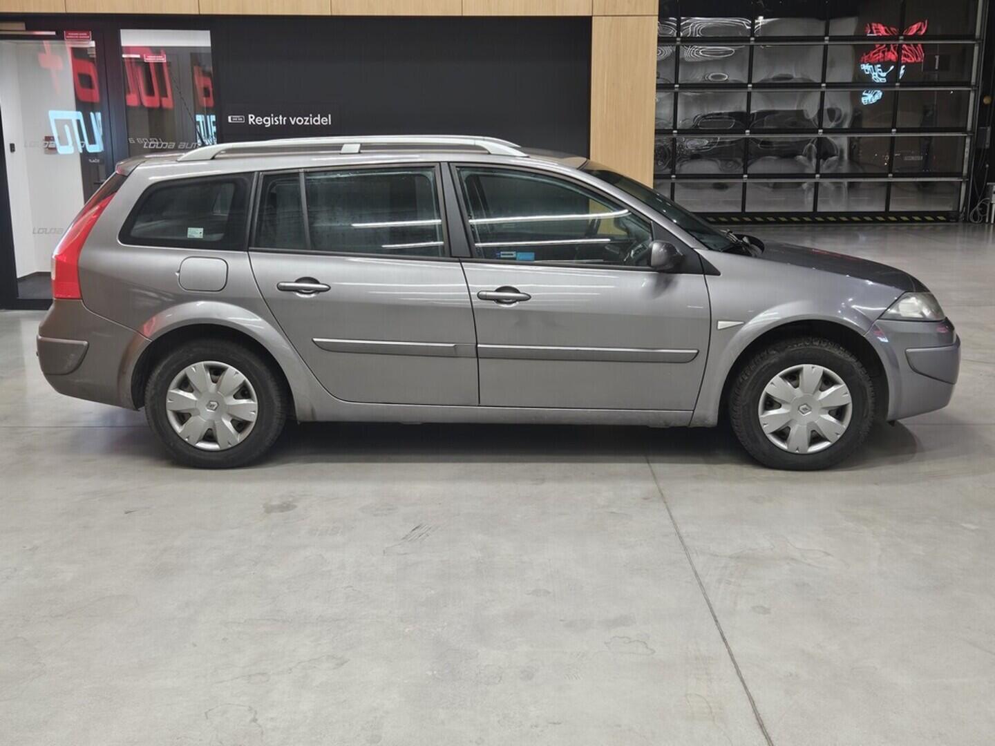 OV190V09804_12.webp_MÉGANE  1.6 16V 82 kW manuál