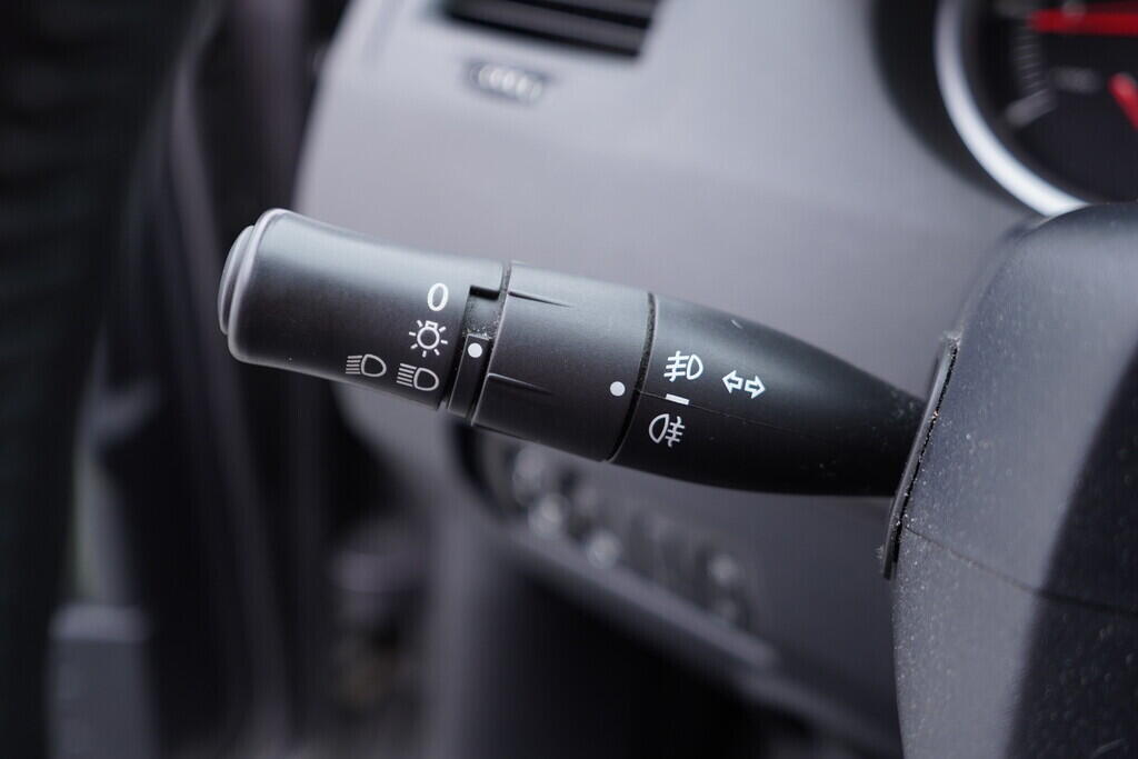 OV190V09804_24.webp_MÉGANE  1.6 16V 82 kW manuál