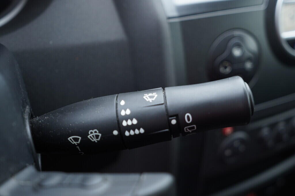 OV190V09804_25.webp_MÉGANE  1.6 16V 82 kW manuál