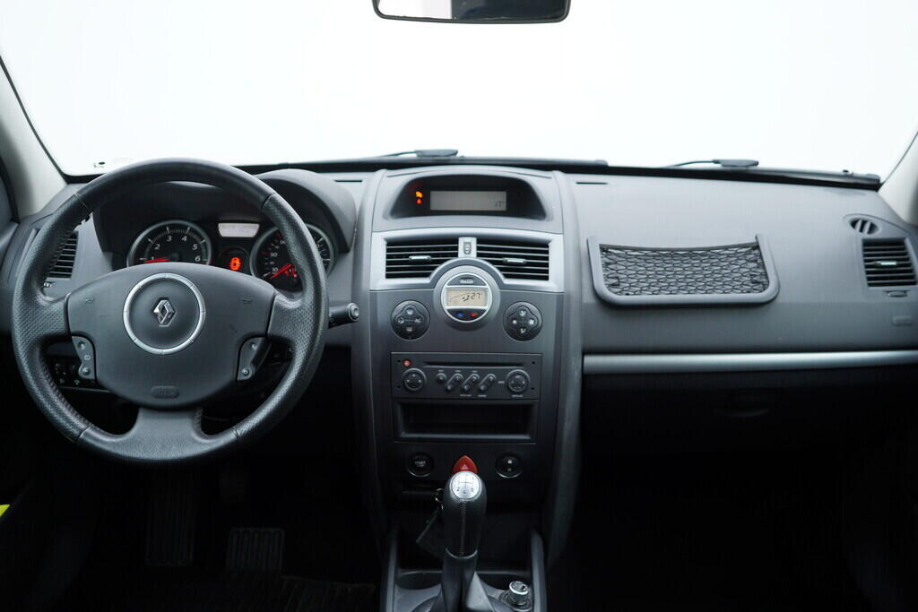 OV190V09804_27.webp_MÉGANE  1.6 16V 82 kW manuál