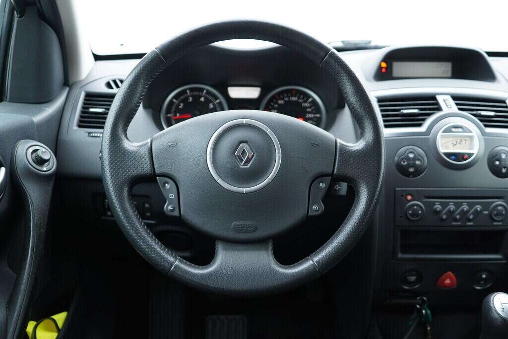 OV190V09804_28.webp_MÉGANE  1.6 16V 82 kW manuál