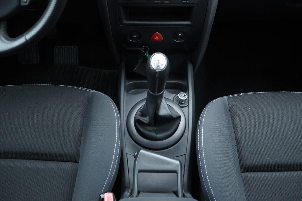 OV190V09804_31.webp_MÉGANE  1.6 16V 82 kW manuál