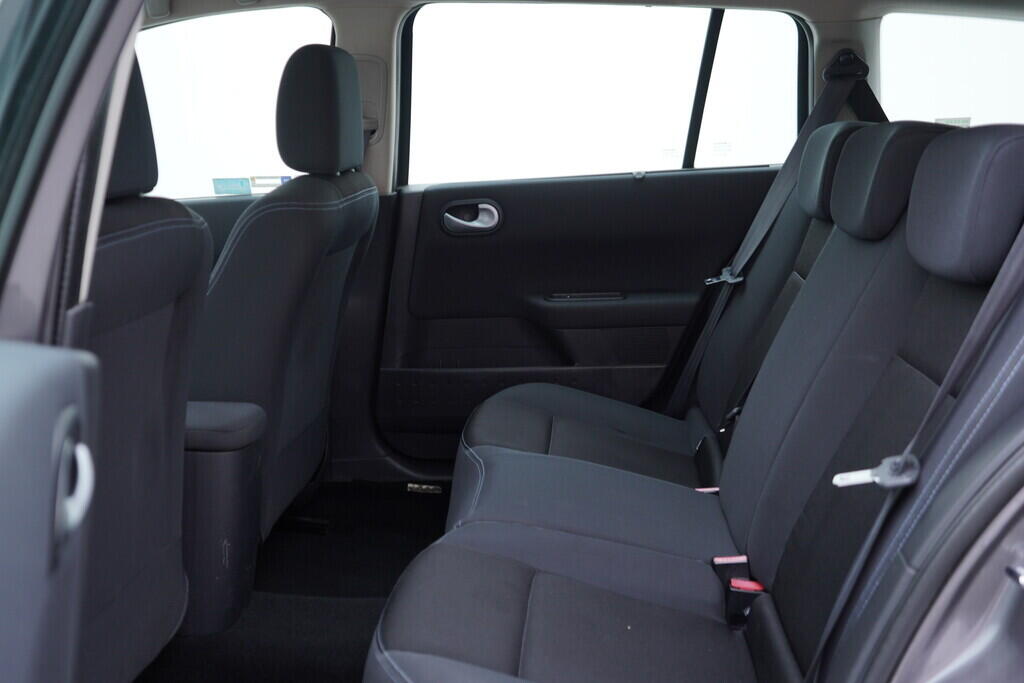 OV190V09804_33.webp_MÉGANE  1.6 16V 82 kW manuál