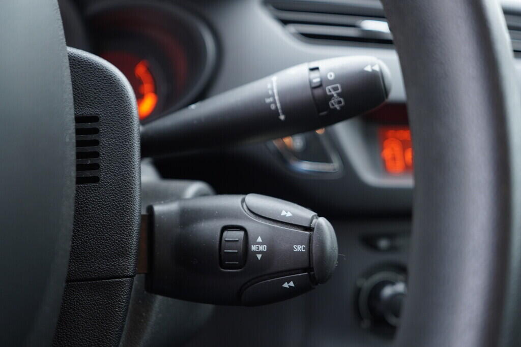 OV190V09807_24.webp_C3  1.0 VTi 50 kW manuál