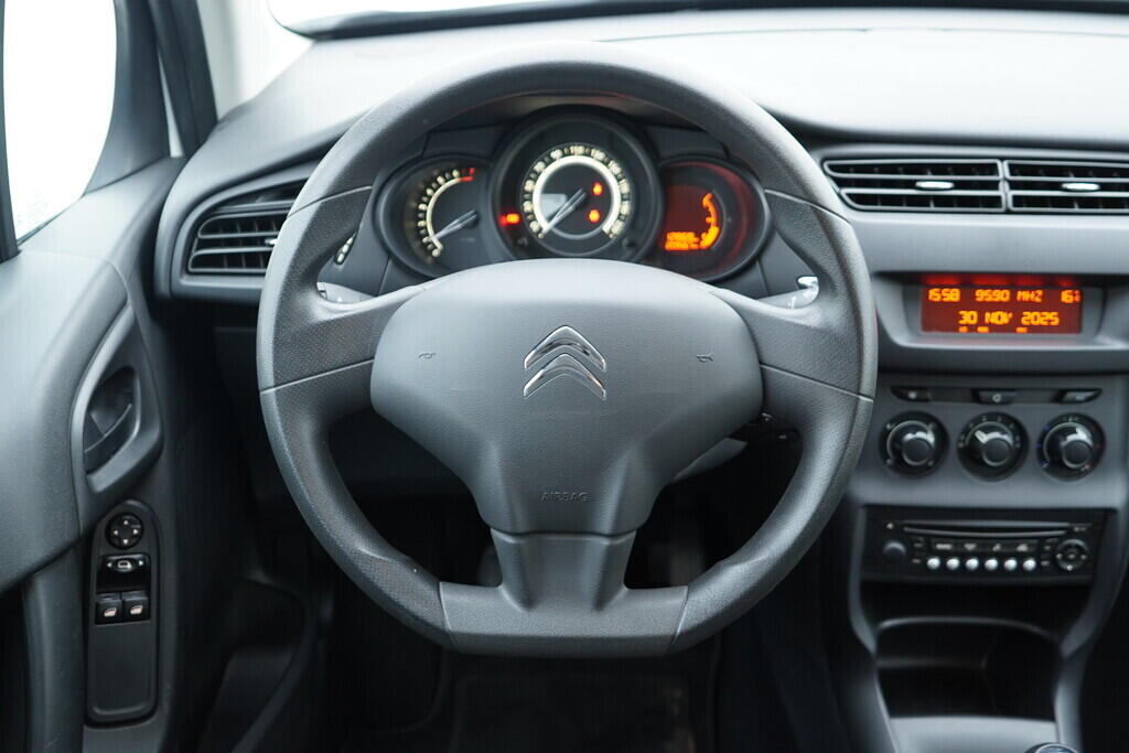 OV190V09807_26.webp_C3  1.0 VTi 50 kW manuál