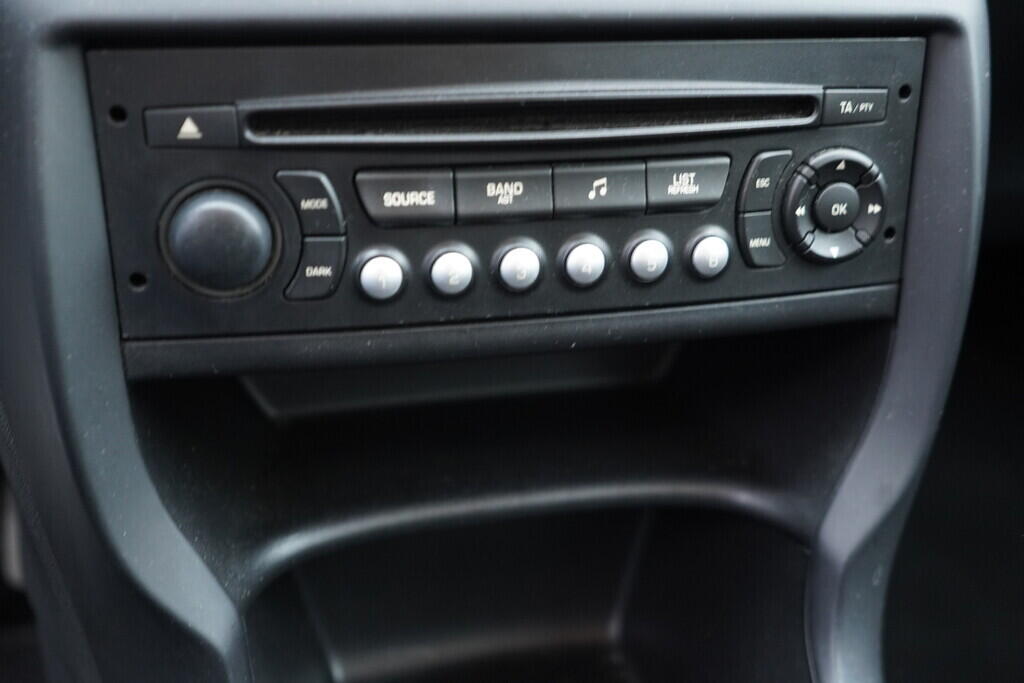 OV190V09807_29.webp_C3  1.0 VTi 50 kW manuál