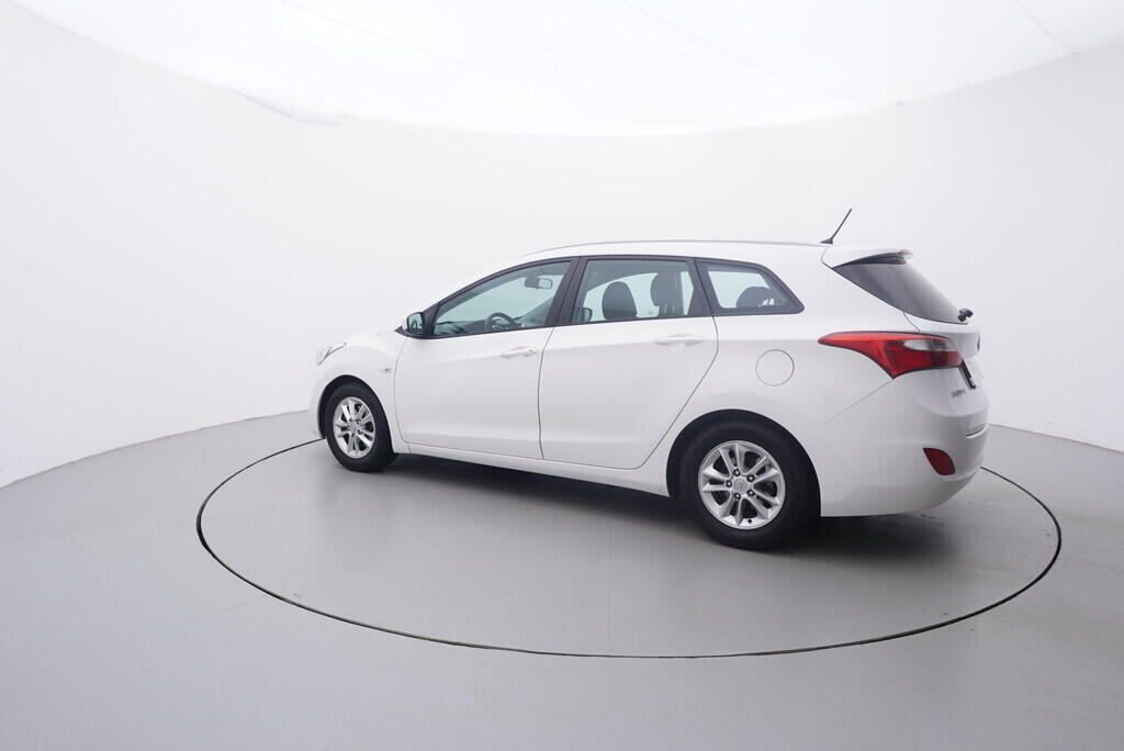 OV190V09811_12.webp_I30 Trikolor 1.6 GDi 88 kW manuál