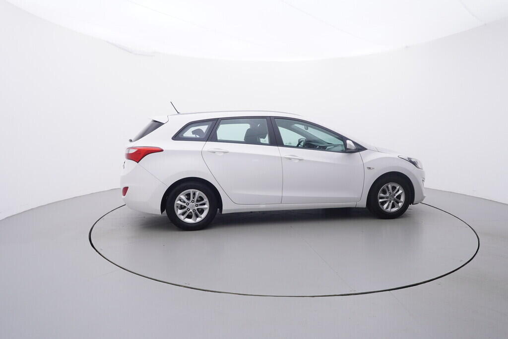 OV190V09811_15.webp_I30 Trikolor 1.6 GDi 88 kW manuál