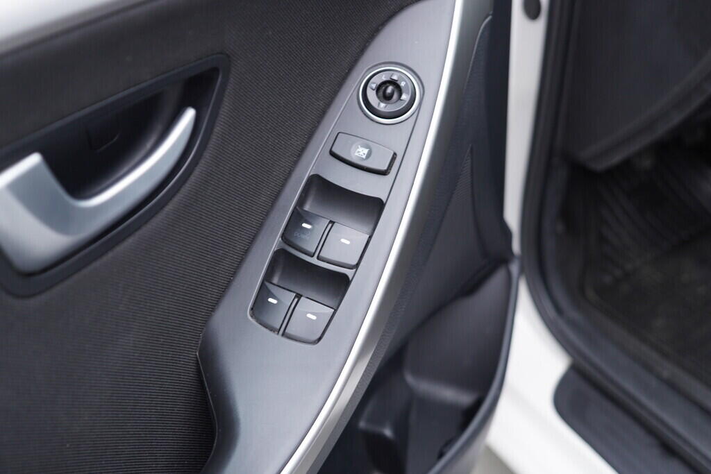 OV190V09811_20.webp_I30 Trikolor 1.6 GDi 88 kW manuál