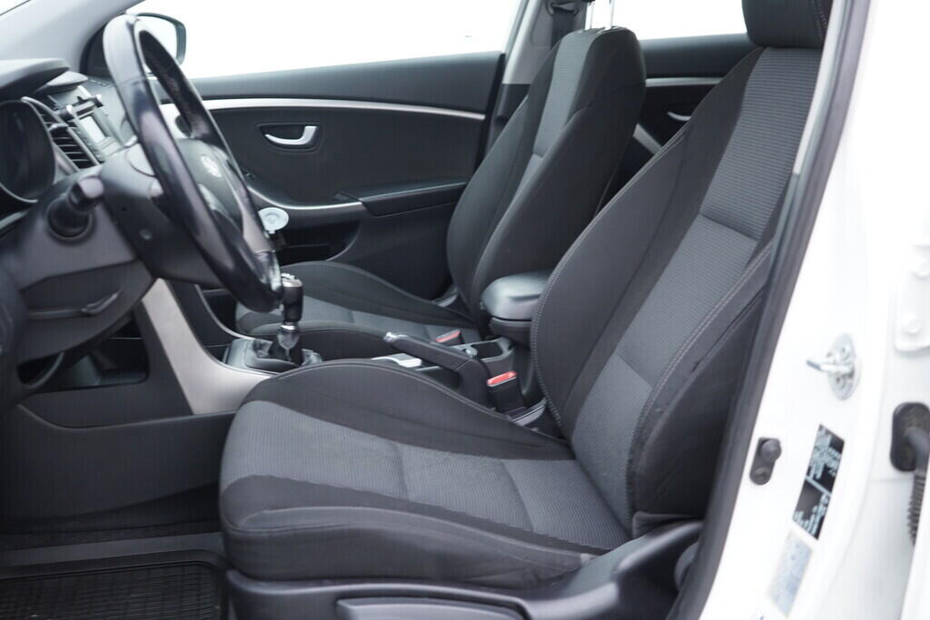 OV190V09811_22.webp_I30 Trikolor 1.6 GDi 88 kW manuál