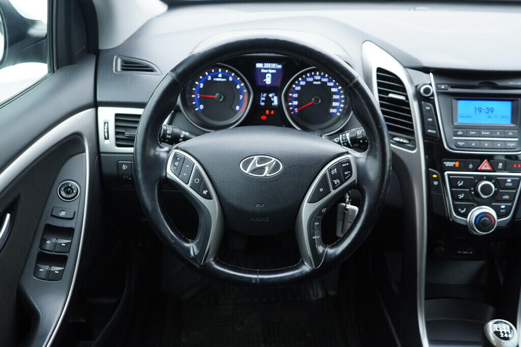 OV190V09811_26.webp_I30 Trikolor 1.6 GDi 88 kW manuál